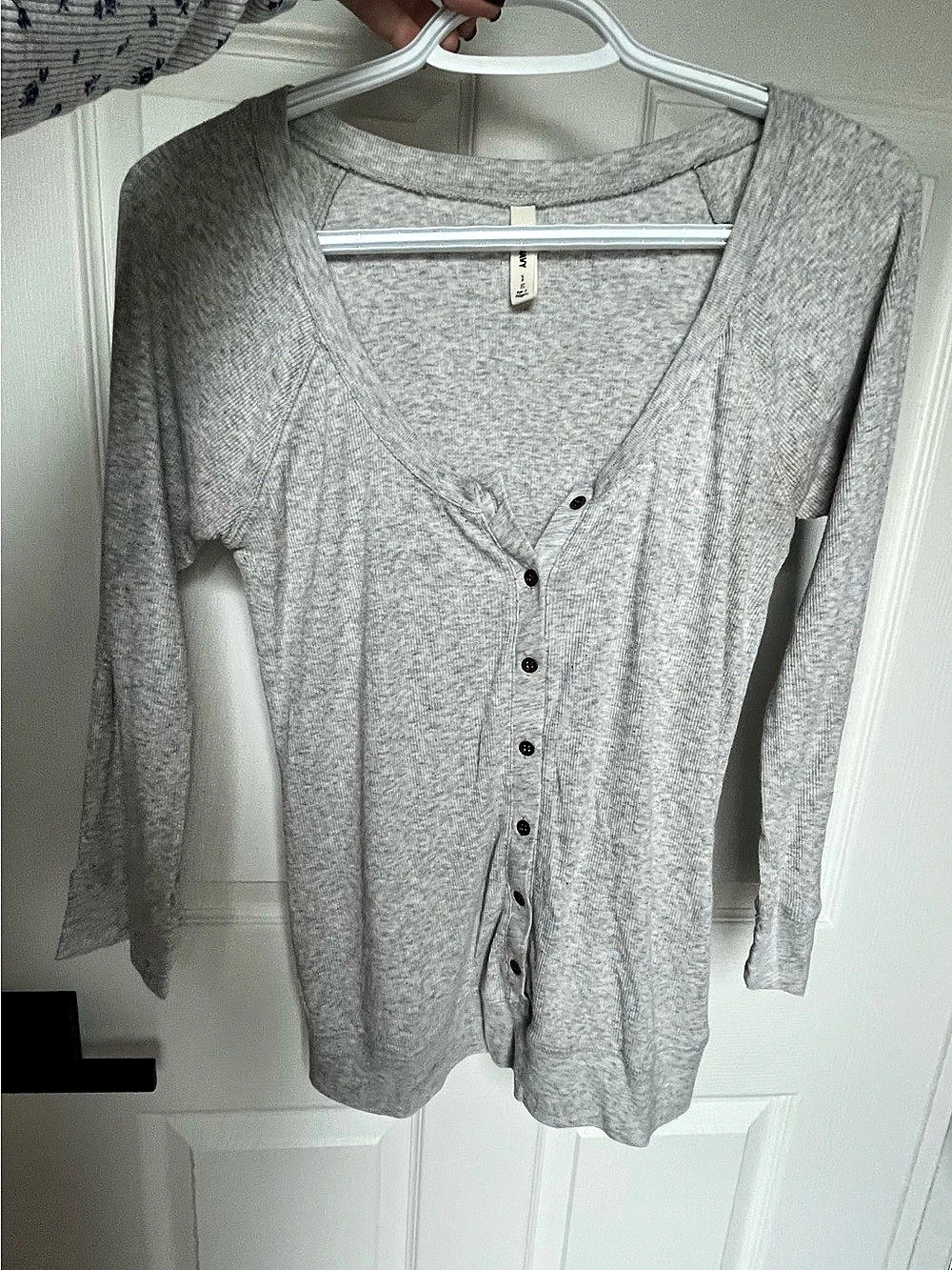 Old Navy Gray Button-Front Long Sleeve Top Large